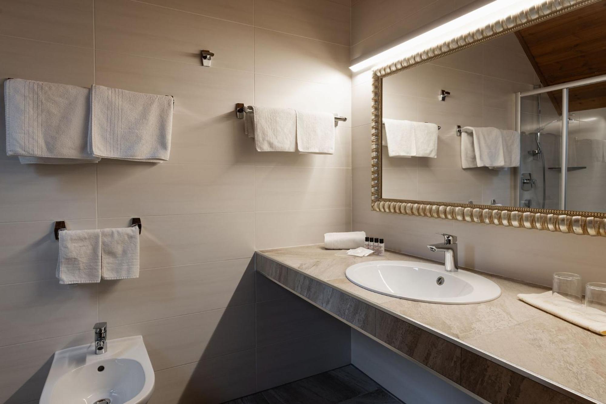 Hohe Gaisl Hotel Брайес Екстериор снимка