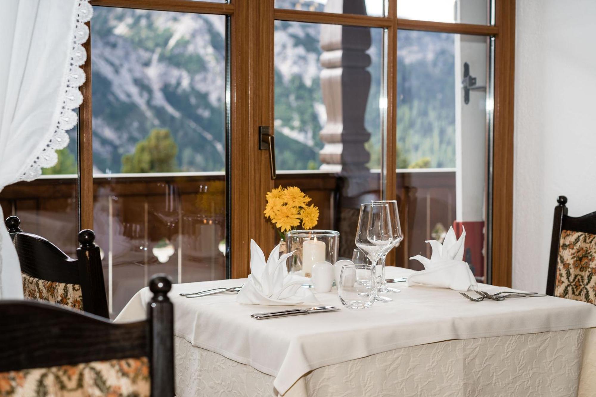 Hohe Gaisl Hotel Брайес Екстериор снимка